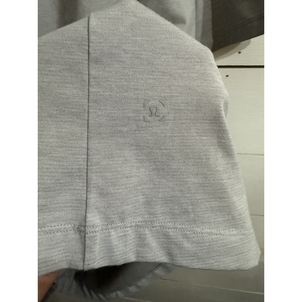 Lululemon Shirt Mens XXL Gray Evolution Polo Casual Preppy Stretch Golf Logo - Picture 2 of 5